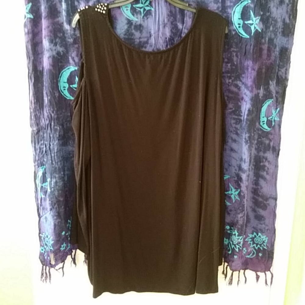 Lia Lee plus size cold shoulder top - Picture 4 of 4
